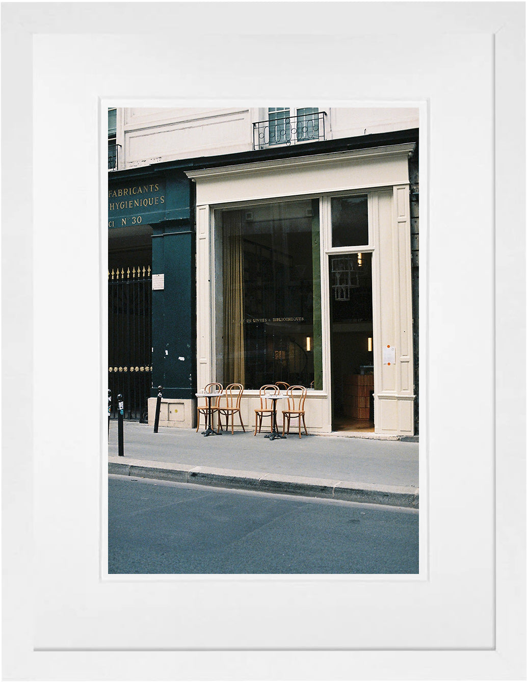 Parisian Cafe on 35mm